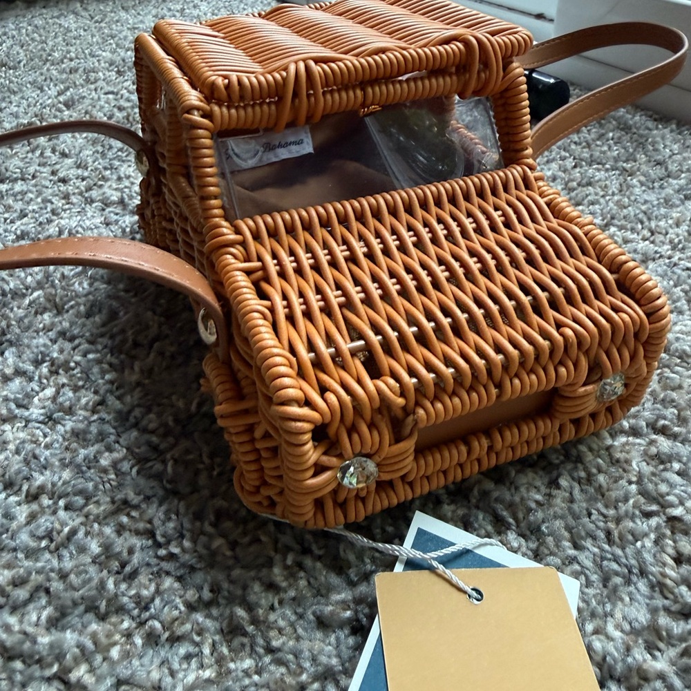Woven Rattan Car-Shaped Bag! - Picture 3 of 4
